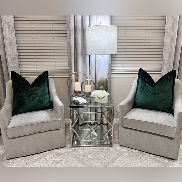 1-NWT CALDEIRA CUT VELVET
DECORATIVE PILLOW (READ DESCRIPTION FOR DETAILS) - Picture 8 of 17